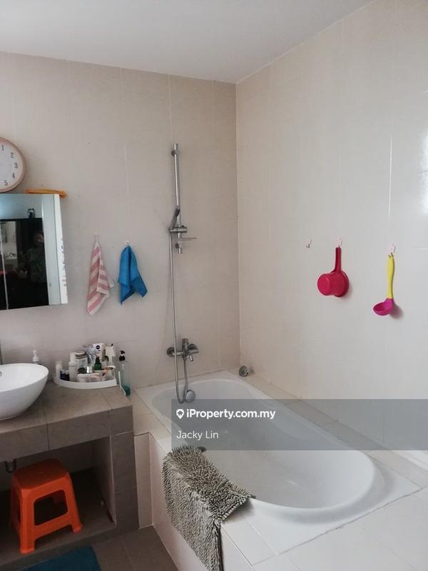Kediaman Servis untuk Dijual di Subang Olives Residence oleh Jacky Lin - iProperty.com.my