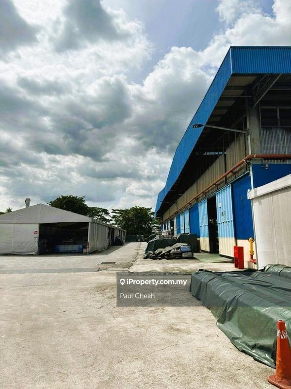For Rent - Huge Warehouse and Factory For Rent in Kota Damansara, Petaling Jaya.