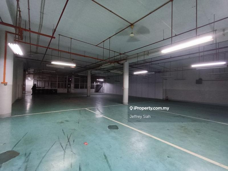 For Rent - (Ground floor) Good for Commercial / Warehouse
