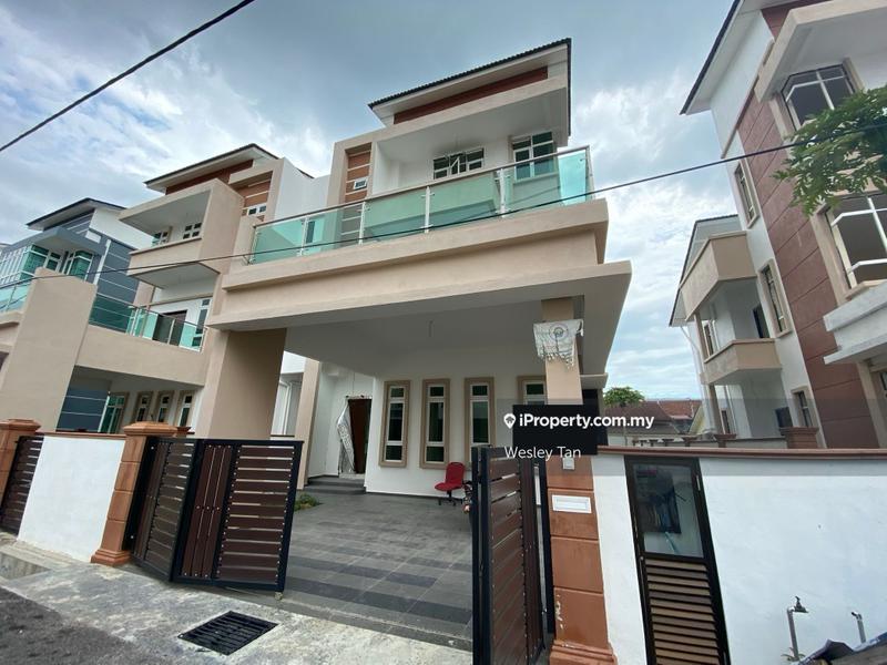 Rumah Berkembar untuk Dijual di Semabok Freehold 2.5 Storey Semi-D Brand New, Semabok oleh Wesley Tan - iProperty.com.my