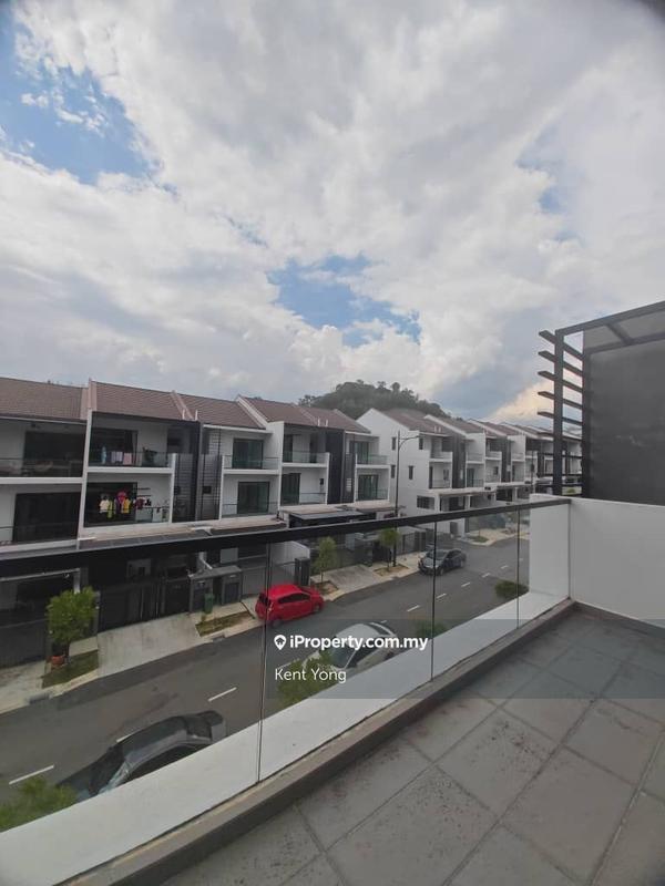 Rumah Teres 3-Tingkat untuk Dijual di Residensi Bukit Orkid (Orchid Hills), Cheras, Cheras oleh Kent Yong - iProperty.com.my