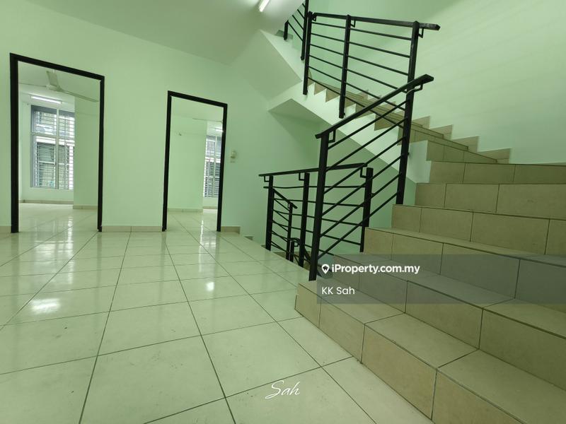 Rumah Berangkai 3 Tingkat untuk Dijual di Taman Bangi Avenue, Bangi oleh KK Sah - Entrance - iProperty.com.my