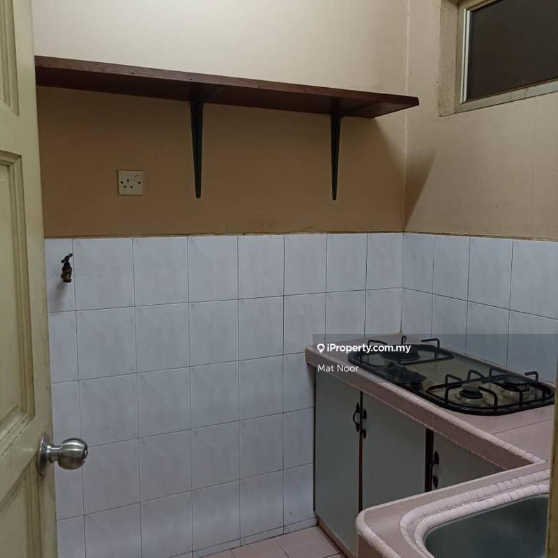 Pangsapuri untuk Dijual di Ilham Apartment oleh Mat Noor - iProperty.com.my