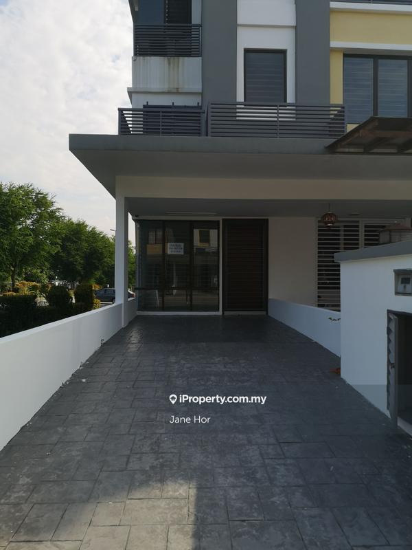 Townhouse for Sale in 16 Sierra, Puchong by Jane Hor - iProperty.com.my