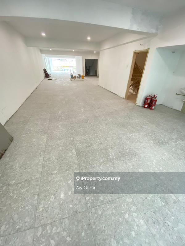 For Rent - Same Row With Brew House , Bandar Puteri Puchong , Prime Location , Amble Parking