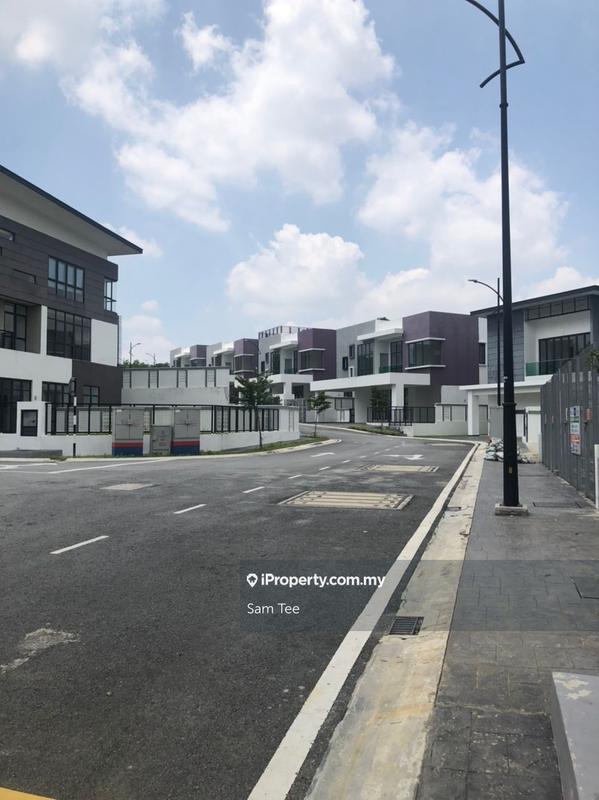 Bungalow House for Sale in Seksyen 13, Shah Alam by Sam Tee - iProperty.com.my