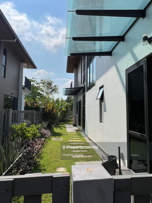 Rumah Berkembar untuk Dijual di Lepironia Gardens, Cyberjaya oleh Huang Hong - iProperty.com.my