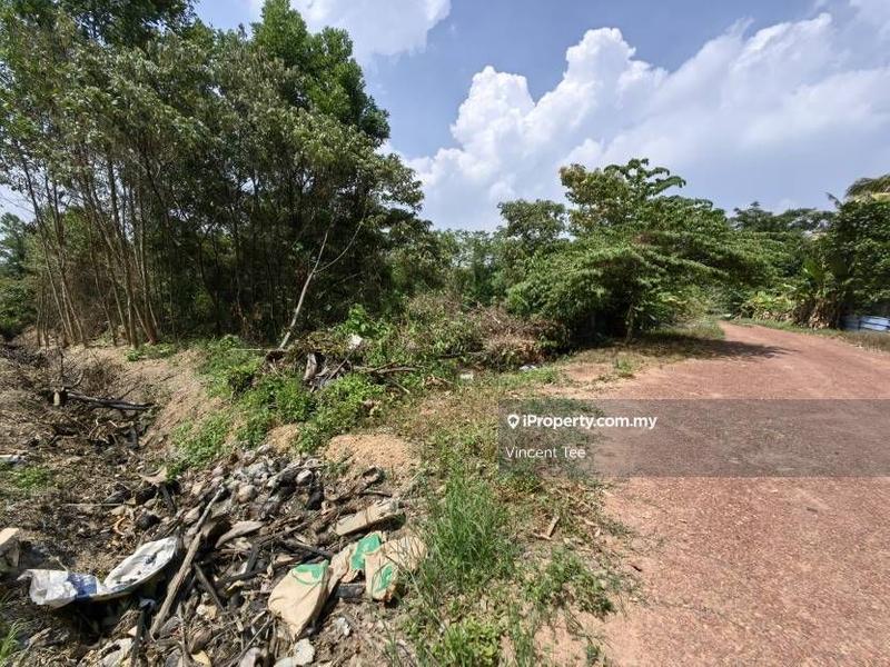 For Sale - 1.65 Acres Freeehold Zone Residential Rembia Alor Gajah