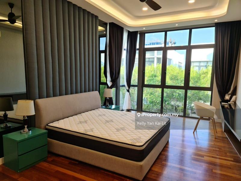 Bungalow House untuk Dijual di Taman Melawati, Ulu Kelang oleh Kelly Yan Kai Lit - Master bedroom facing river & garden - iProperty.com.my