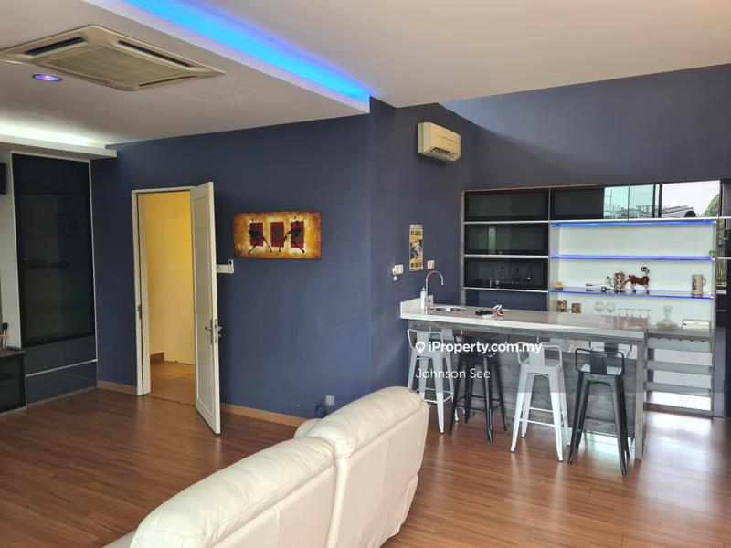 Entertainment Room with Bar Counter