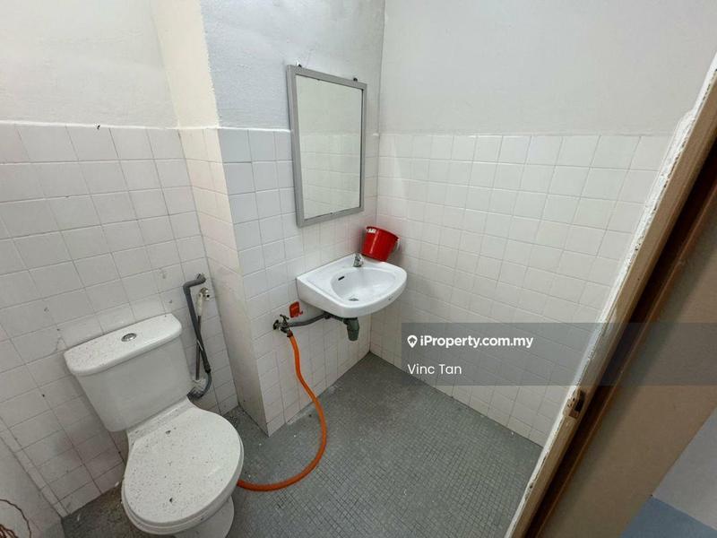 Apartment for Rent in Laksamana Cheng Ho by Vinc Tan - Bathroom - iProperty.com.my