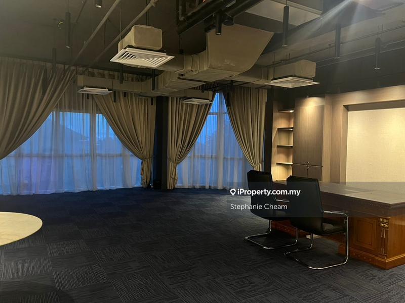 For Rent - Solaris dutamas publika