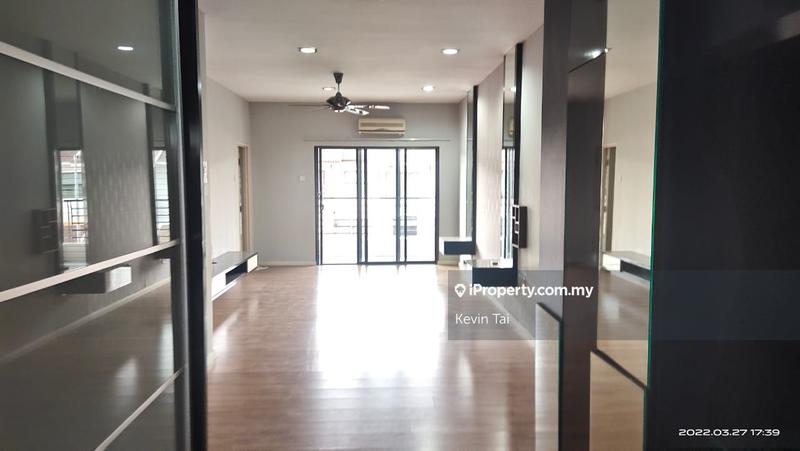3-storey Terraced House for Sale in Meadow Lakefields, Sg Besi, Sungai Besi by Kevin Tai - iProperty.com.my