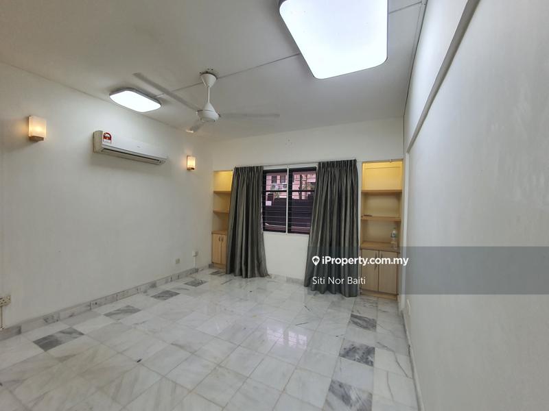 Rumah Bandar untuk Dijual di Ampang Hilir, Ampang oleh Siti Beeb - iProperty.com.my