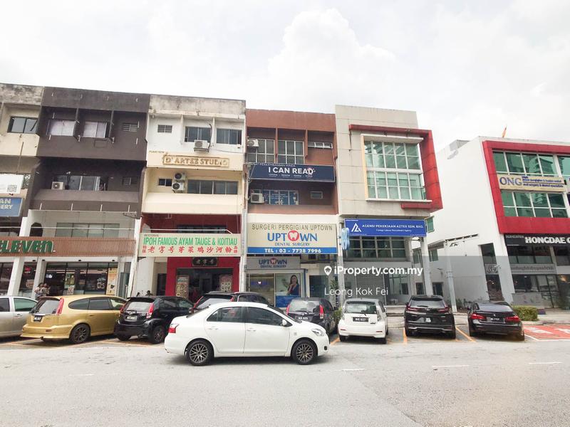 For Sale - Facing Inner Square Good Location with High Exposure 4 Storeys Shop Damansara Utama
