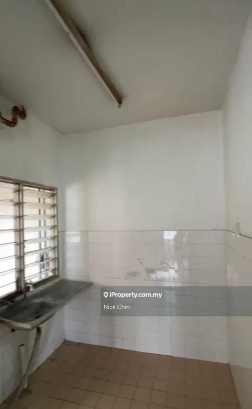 Rumah Pangsa untuk Dijual di Puchong Utama Court 1 oleh Nick Chin - iProperty.com.my