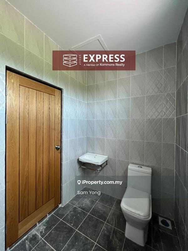 Rumah Teres 2-Tingkat untuk Dijual di Coastal Villa, Luak, Miri oleh Sam Yong - Bathroom - iProperty.com.my