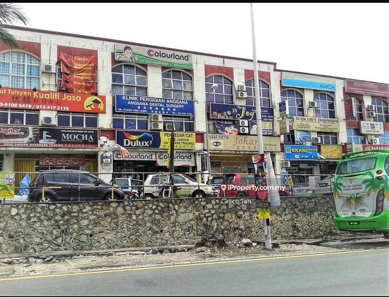 For Sale - 3-Storey Shop facing Main Road Bukit Angsana near Taman Len Seng
