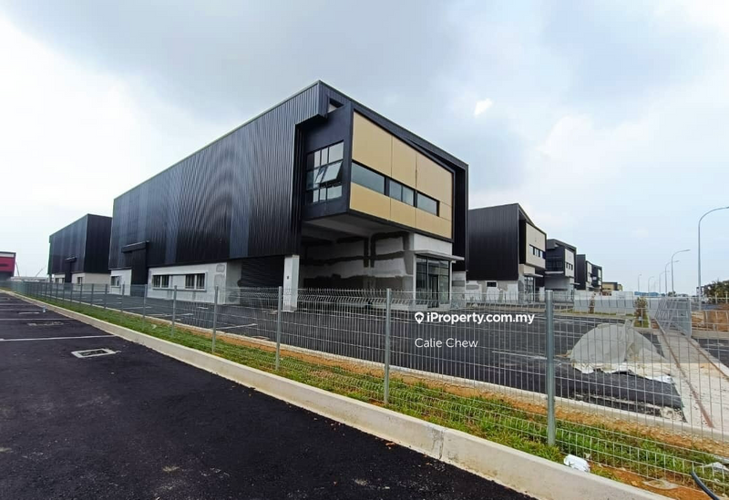 For Rent - 1.5 storey Semi-Dee