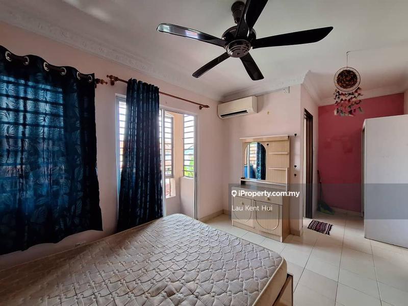 Rumah Teres 2-Tingkat untuk Dijual di Taman Pinggiran Putra, Seri Kembangan oleh Lau Kent Hui - iProperty.com.my