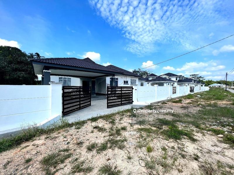 Bungalow House for Sale in Kampung Peserai, Batu Pahat by M Jamil Ali - iProperty.com.my