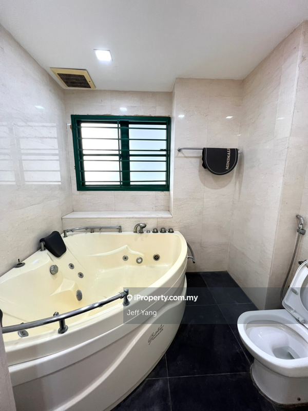 Kondominium untuk Dijual di The Straits View Condominium oleh Jeff Yang - iProperty.com.my