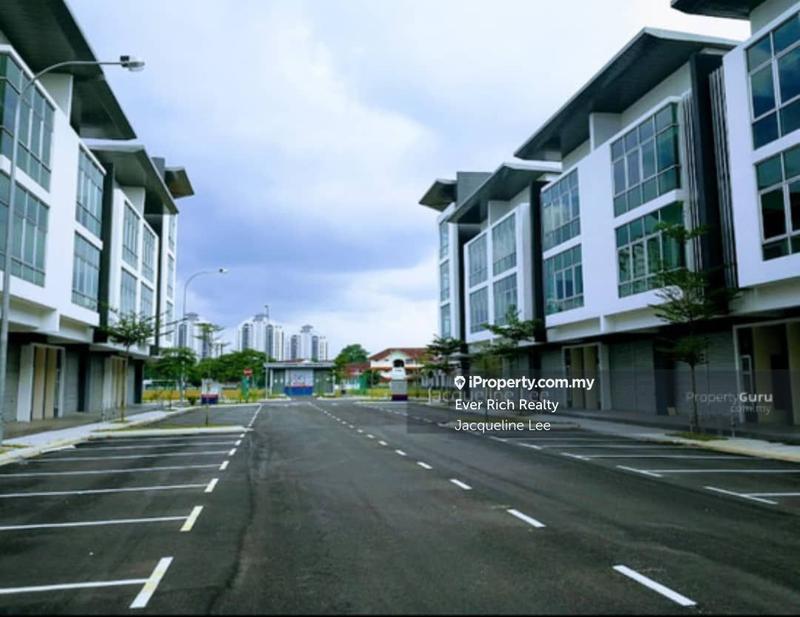 For Sale - Permas Centro