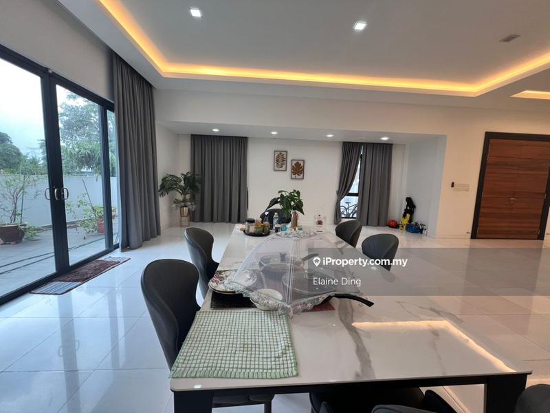 Bungalow House for Sale in Bluwater Estate, Seri Kembangan by Elaine Ding - iProperty.com.my
