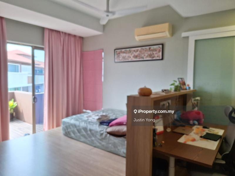 For Sale - Ara Hill Condominium