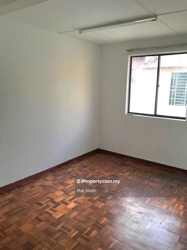 Rumah Teres 2-Tingkat untuk Dijual di Seksyen 19, Shah Alam oleh Mat Noor - iProperty.com.my
