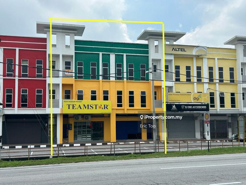 For Sale - 3 Storey Shop Lot for sale (Kg,Koh)