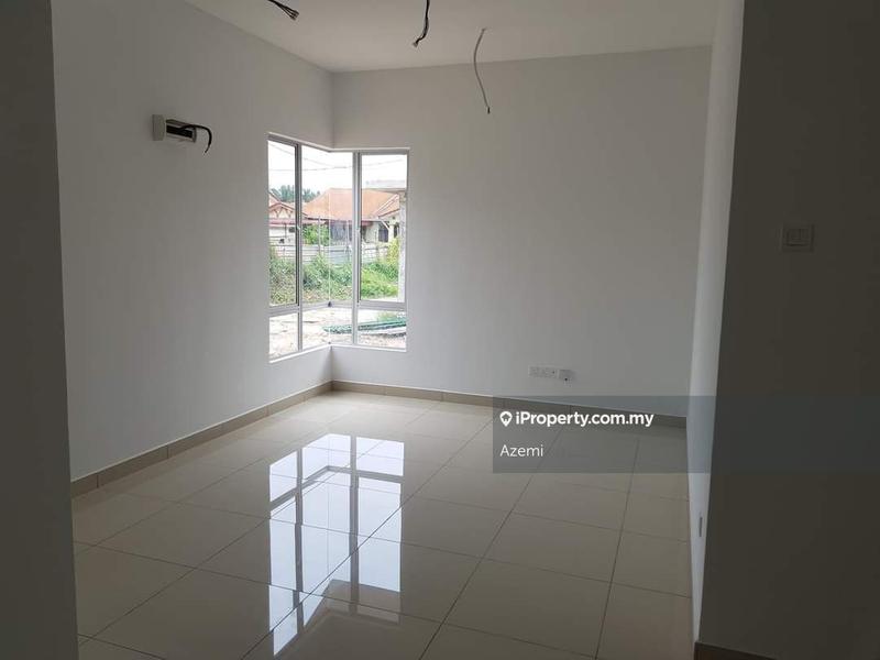 Bungalow House for Sale in Banting, Selangor by Azemi - iProperty.com.my