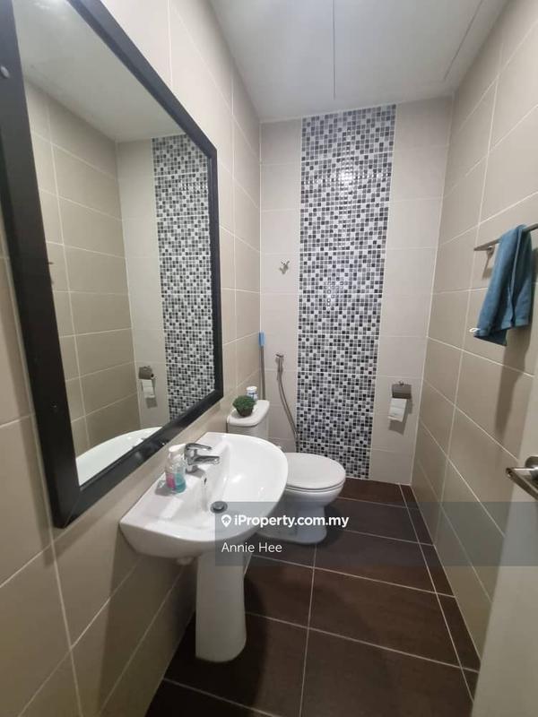 Bungalow House untuk Dijual di Taman Putra Pogun 3 Storey Link Bungalow House, Kota Kinabalu oleh Annie Hee - iProperty.com.my