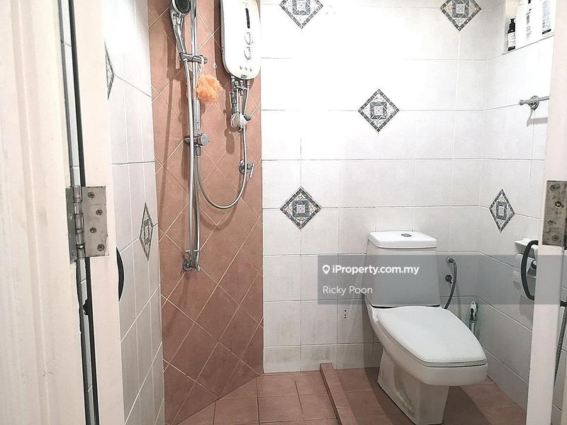 Kondominium untuk Dijual di Pantai HillPark 1 oleh Ricky Poon - Pantai Hillpark 1 bathroom - iProperty.com.my