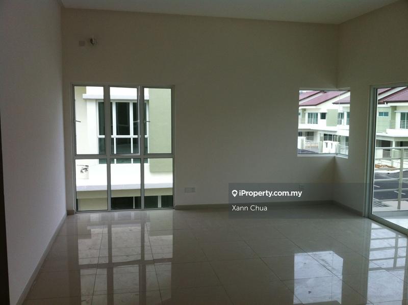Rumah Berkembar untuk Dijual di Taman Equine, Seri Kembangan oleh Xann Chua - iProperty.com.my