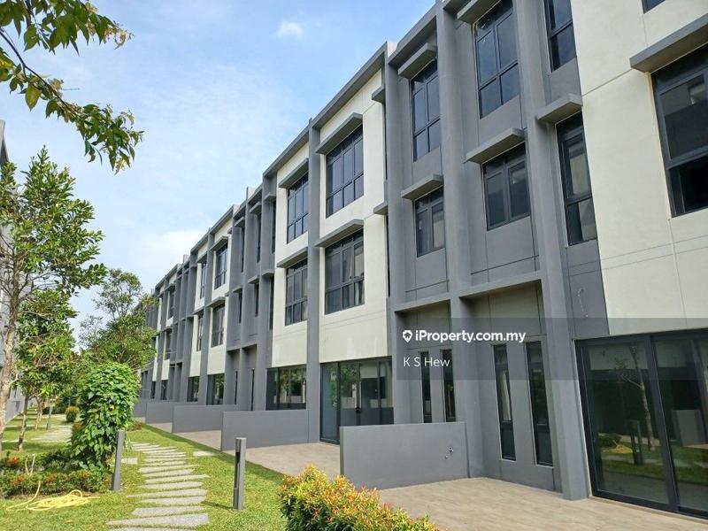 Rumah Teres 4-Tingkat untuk Dijual di Seri Kembangan, Selangor oleh K S Hew - iProperty.com.my