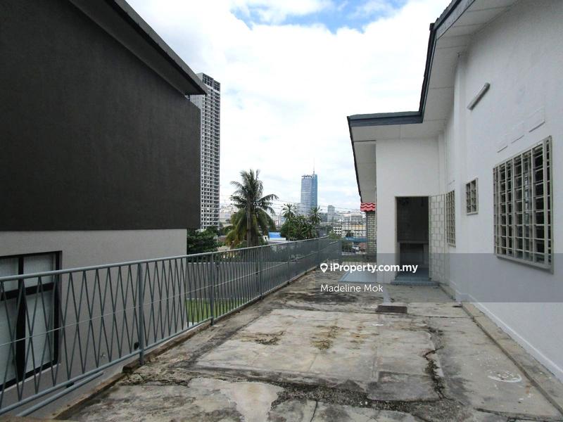 Banglo untuk Dijual di Taman Desa, Kuala Lumpur oleh Madeline Mok - Side Exterior - iProperty.com.my
