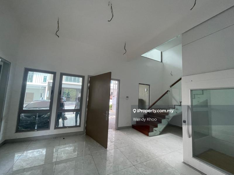 Rumah Teres 3-Tingkat untuk Dijual di Bandar Putra Permai, Seri Kembangan oleh Lawrence Khoo - iProperty.com.my