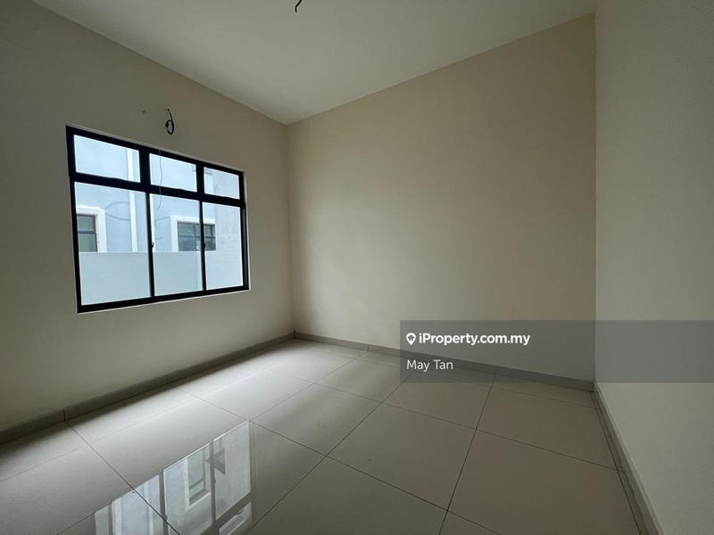 Rumah Berkembar untuk Dijual di Taman Setia Mutiara, Kluang oleh May Tan - iProperty.com.my