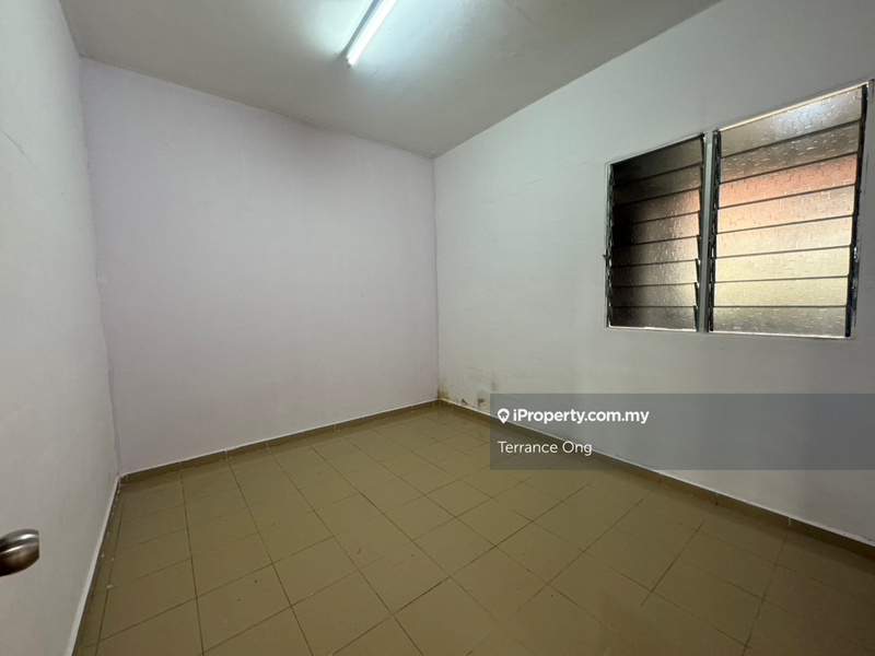 For Sale - Putri Laksamana