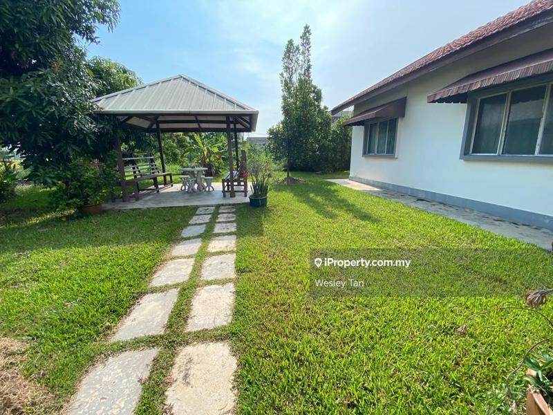 Bungalow House for Sale in Klebang Single Storey Bungalow End Lot Big Land, Klebang by Wesley Tan - iProperty.com.my
