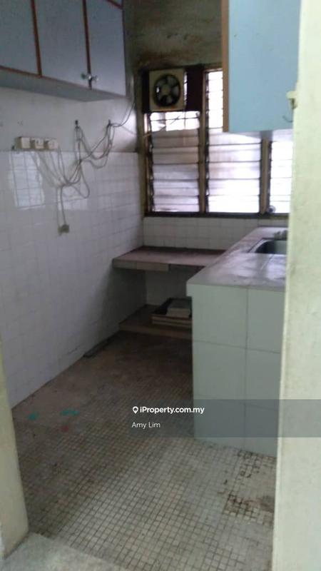For Sale - Bandar Baru Ampang Shop Apartment 3r1b below market