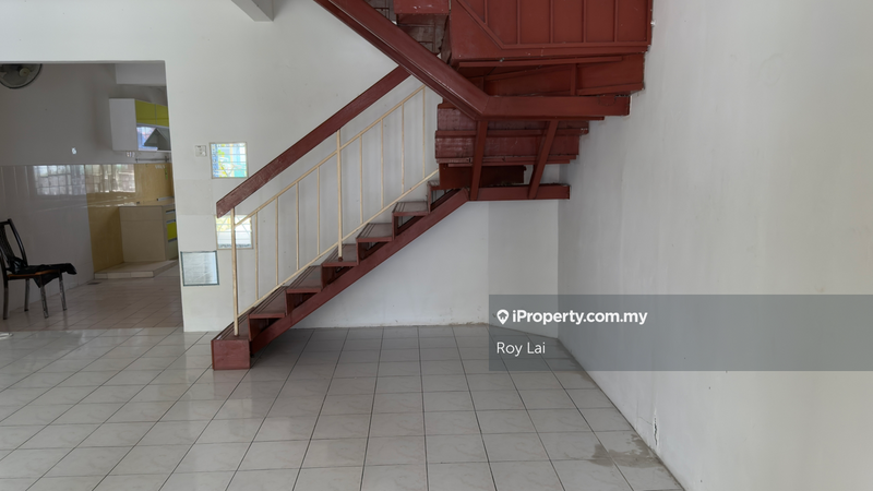 Rumah Teres 2-Tingkat untuk Dijual di Lestari Putra, Seri Kembangan oleh Roy Lai - iProperty.com.my