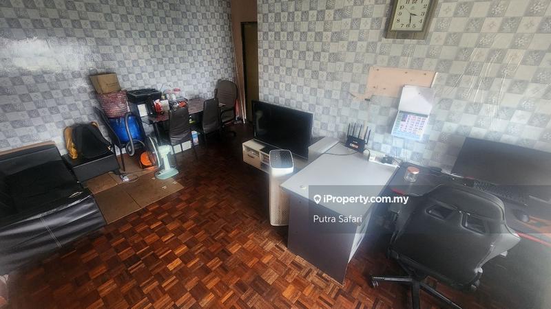 For Sale - Flat PKNS Seksyen 8