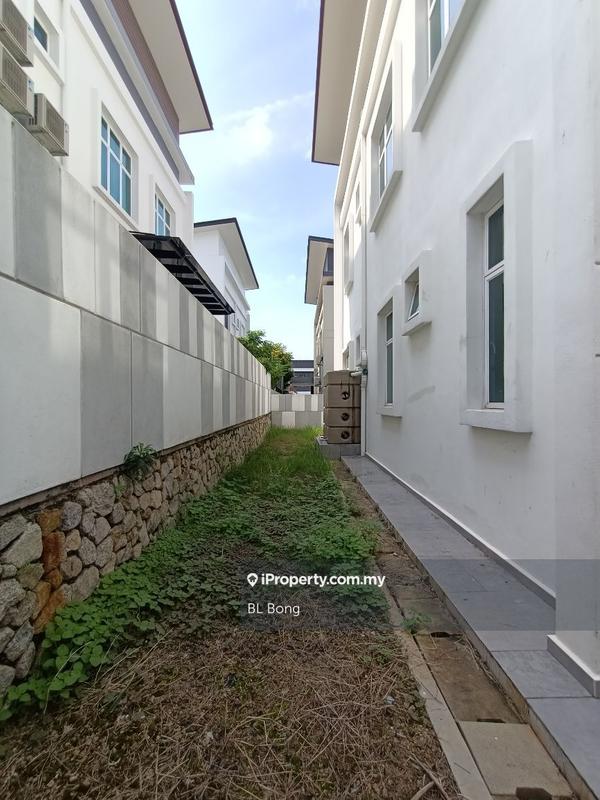 Banglo untuk Dijual di Taman Saujana Heights, Bukit Katil oleh BL Bong - iProperty.com.my