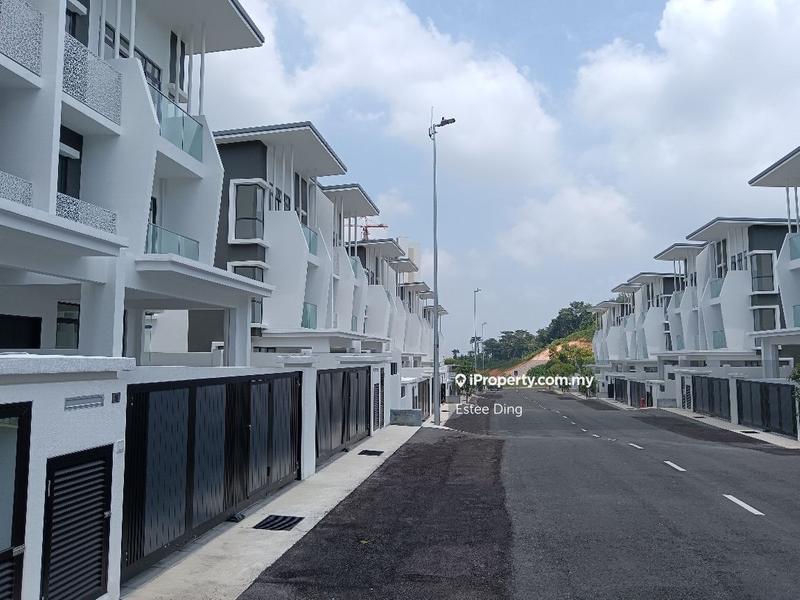 Rumah Berkembar untuk Dijual di Abadi Heights, Puchong oleh Estee Ding - iProperty.com.my