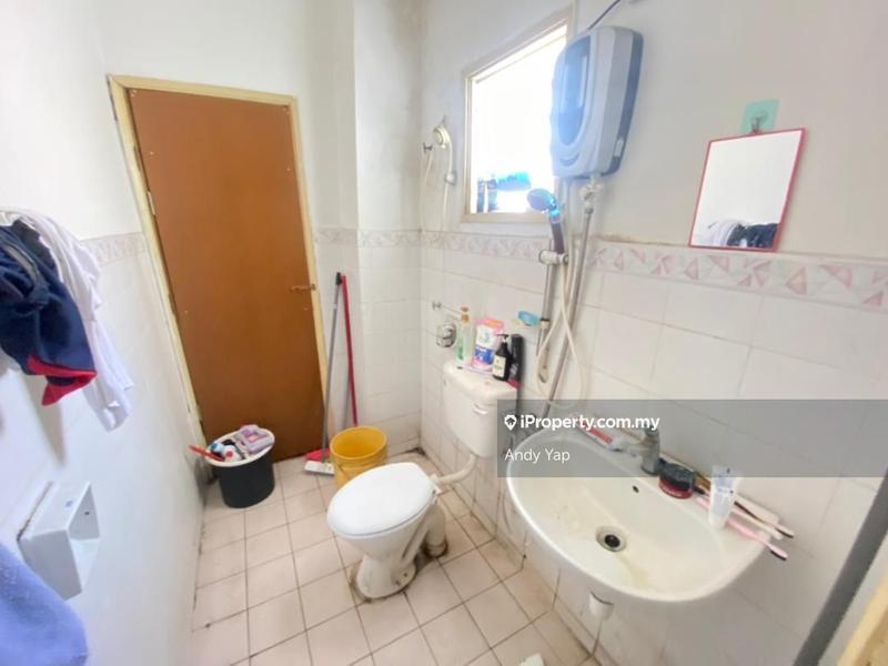 Rumah Teres 2.5-Tingkat untuk Dijual di Bandar Country Homes, Rawang oleh Andy Yap - iProperty.com.my