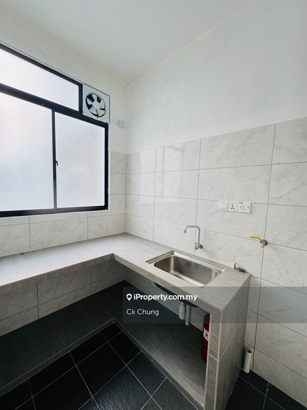 Kediaman Servis untuk Dijual di V-Residensi 5 oleh Ck Chung - iProperty.com.my