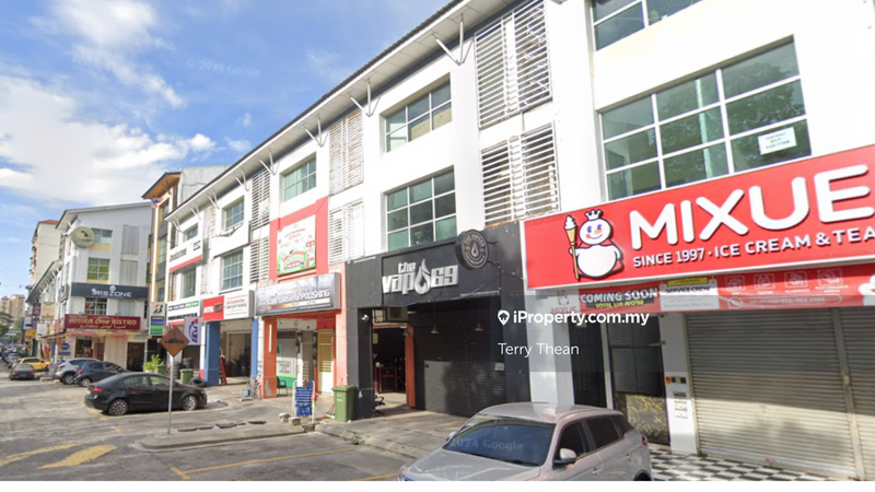 For Sale - 3 Storey Shop @ Sri Permaisuri , Hot Sales Unit with Running ROI 5.4%