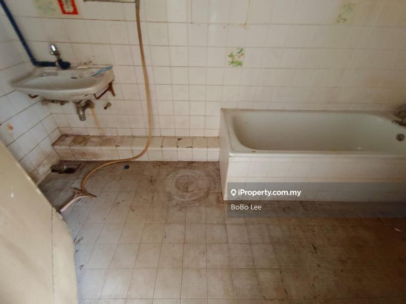 Rumah Berangkai 2 Tingkat untuk Dijual di Taman Overseas Union (Taman Oug), Jalan Klang Lama (Old Klang Road) oleh BoBo Lee - iProperty.com.my